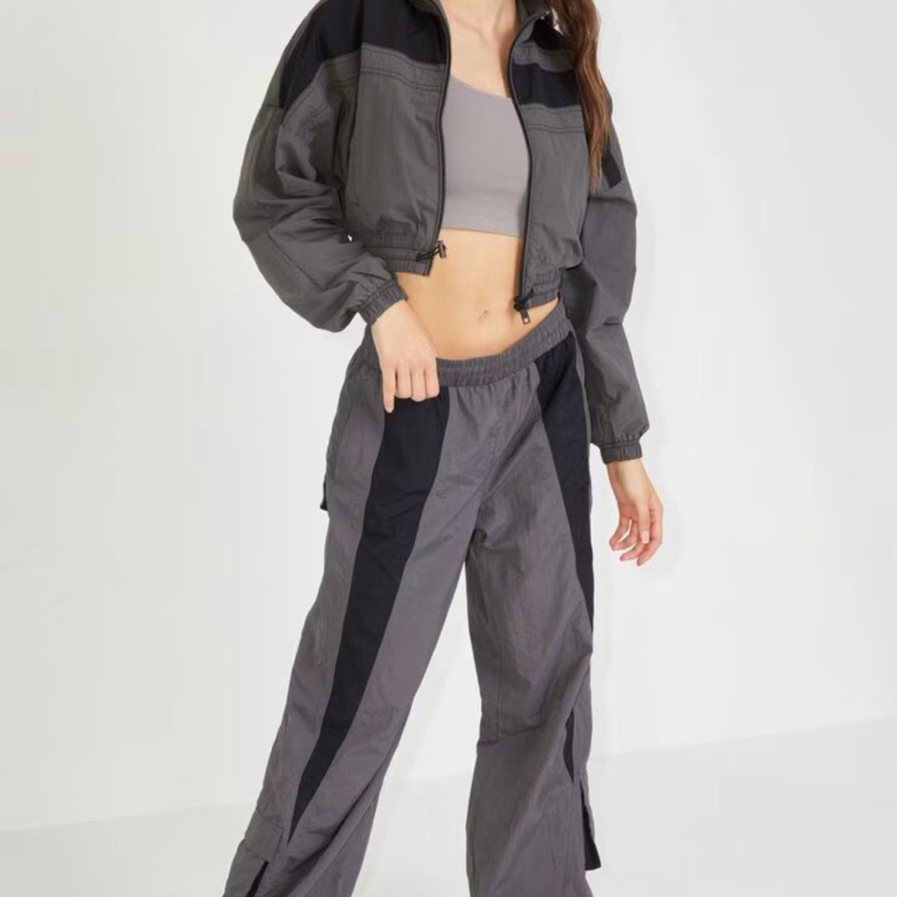 Garage Women’s XS Wide Leg Nylon Parachute Pants Gray Black Cargo NWOT